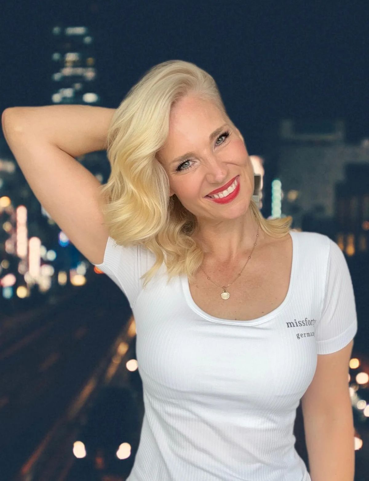 missforty germany Damen-Shirt mit integrierten Cups, weiß, Halbarm, Rundhalsausschnitt