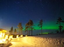 Polarlichter über der Panorama-Lodge bei Paltamo in Ostfinnland