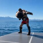 MMA über dem Wasser, harte Runden. Nicht reinwerfen, ich bin aus Zucker!